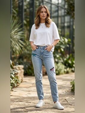 Levi's 501 Crop Embroidered Dragonfly & Butterfly Jeans - W31 L30 (Actual L26)